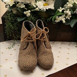 Toms Tan Lace Up Leopard Boots size 7